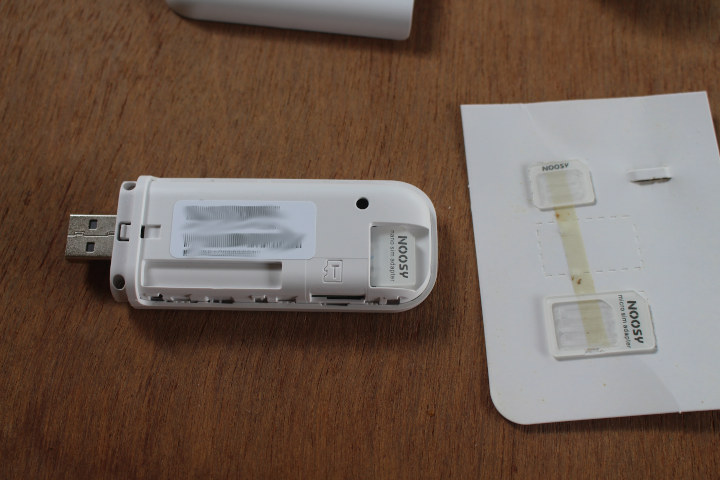 SIM-card-install-in4G-WiFI-USB-Dongle