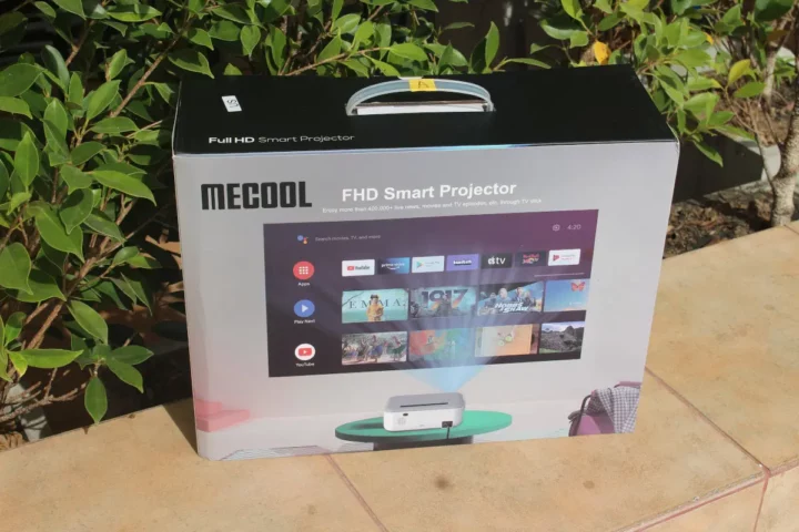 MECOOL-FHD-Smart-Projector