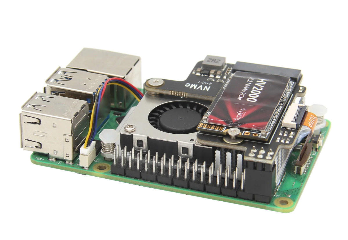 Geekworm x1003 NVMe SSD adaper Raspberry Pi 5 active cooler