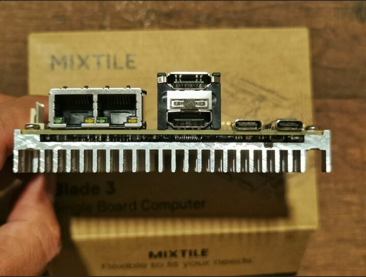 mixtile blade 3 peripheral connector