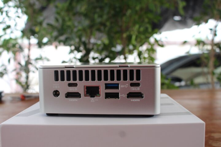 GEEKOM AE7 mini PC back panel