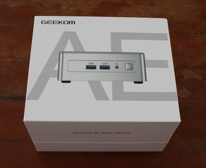 GEEKOM AE7 unboxing