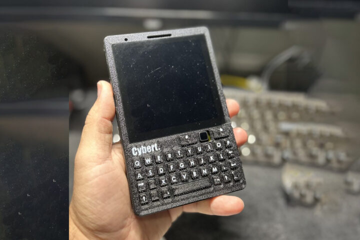 CyberT. Beta handheld Linux computer