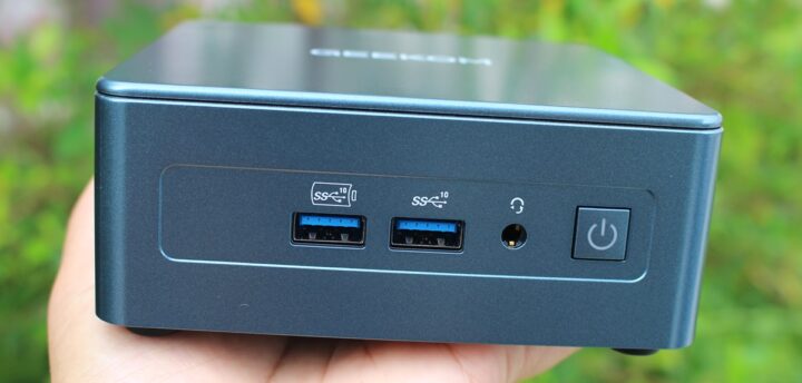 GEEKOM Mini IT12 Intel i7 1280P front panel