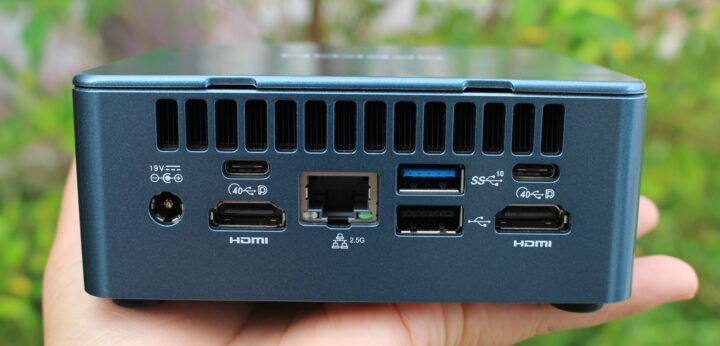 GEEKOM Mini IT12 Intel i7 1280P rear panel