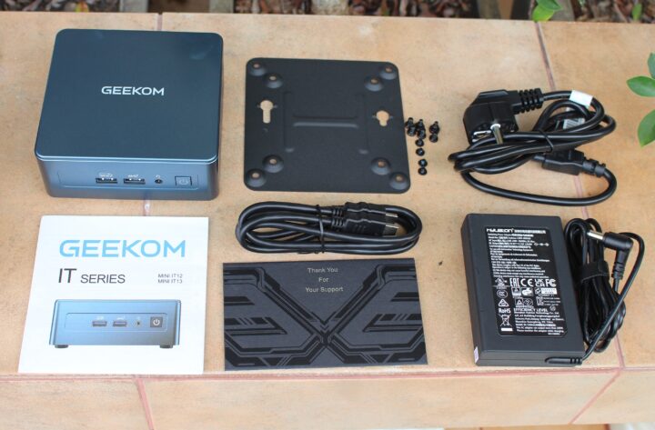 GEEKOM Mini IT12 Mini PC Intel i7 1280P Accessories