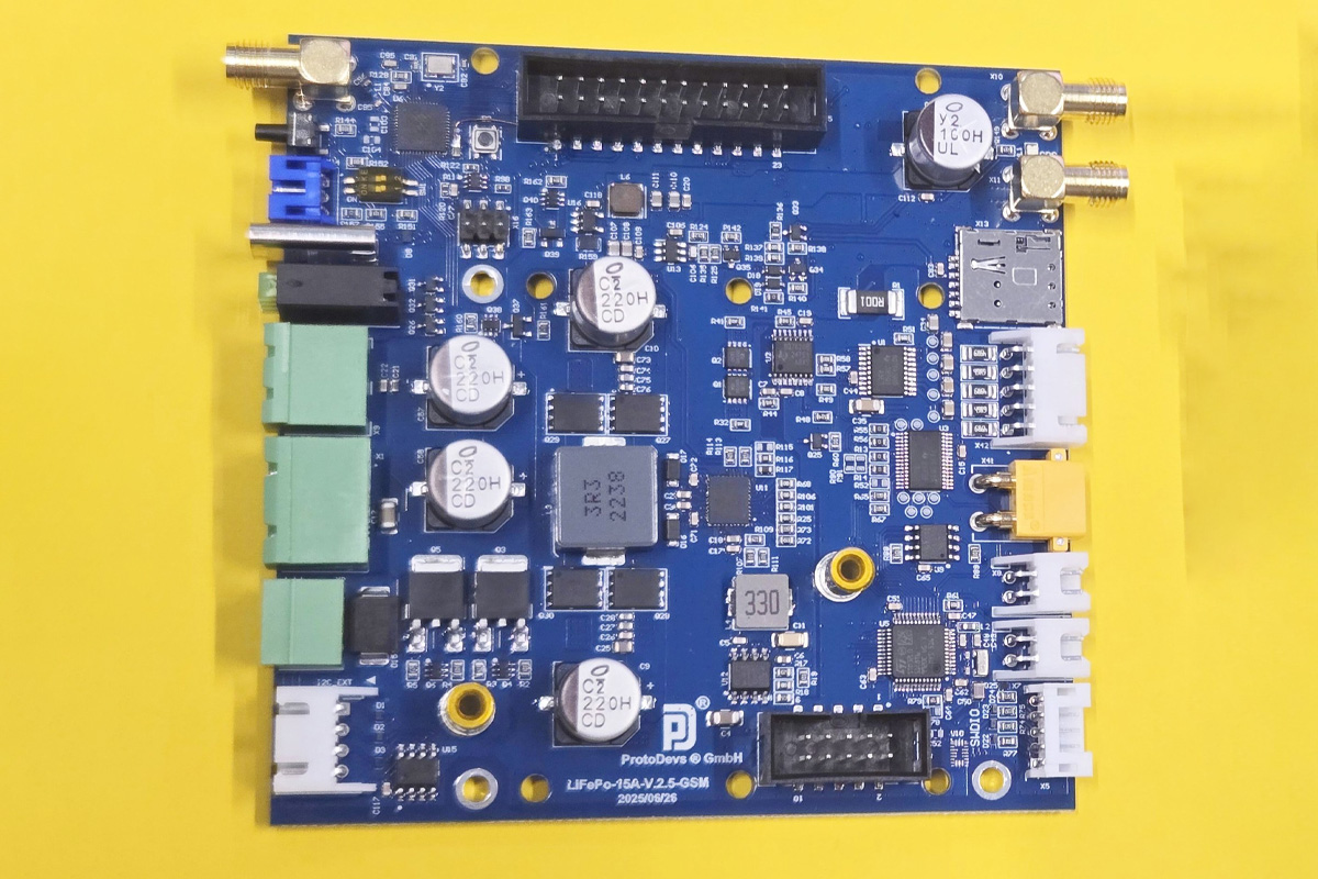 rotoDevs GmbH PD.Charger-GSM v.2.5 industrial solar MPPT charger