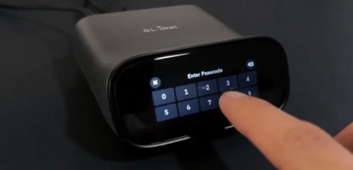 Hardware screen lock Hardware screen lock