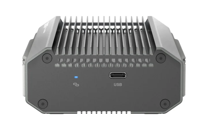 QNAP QNA-UC10G2SF USB4 port