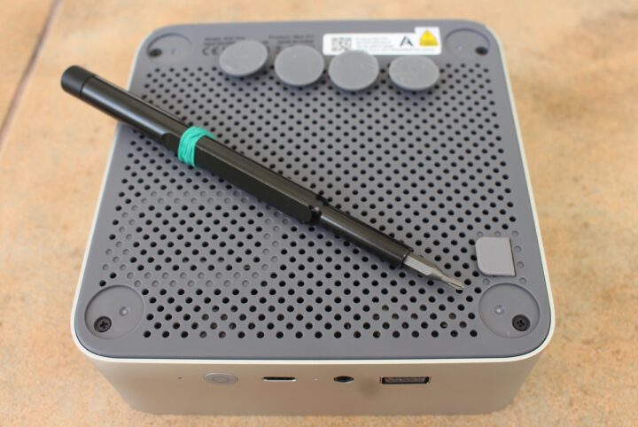 Beelink EQi13 Pro mini PC bottom