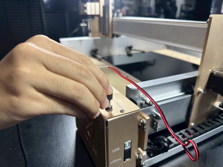 LUNYEE 4040 Pro CNC Plugging in the Probe