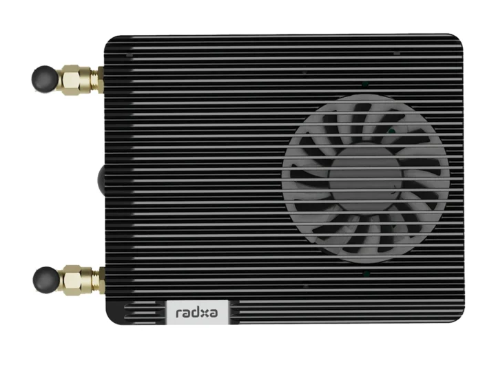 Qualcomm DragonWing IQ 9075 AI micro server PWM fan