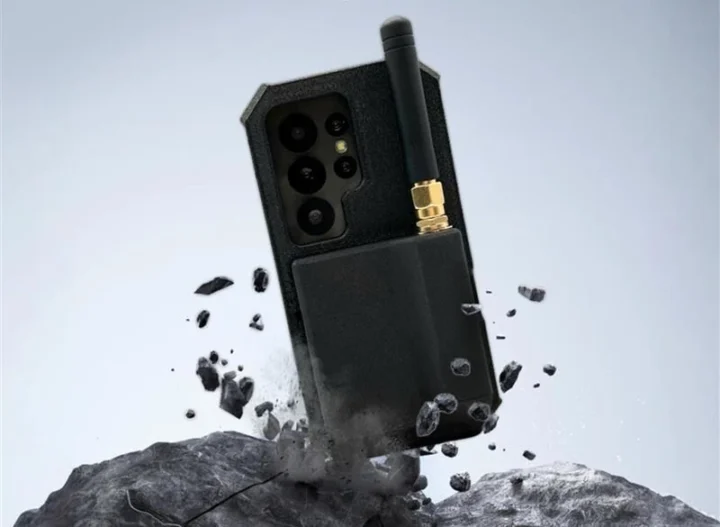 Rugged smartphone with LoRa radio
