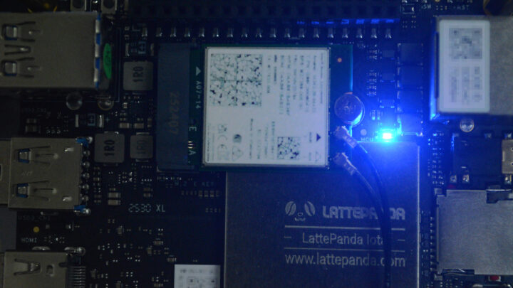 LED สีน้ำเงินบนบอร์ดหลักกระพริบ LED สีน้ำเงินบนบอร์ดหลักกระพริบ