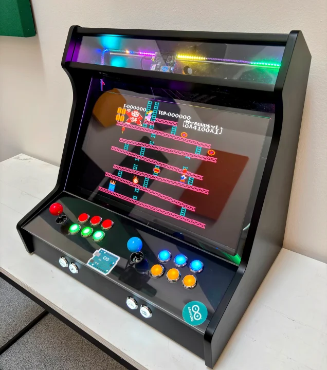 Arduino UNO Q arcade cabinet machine