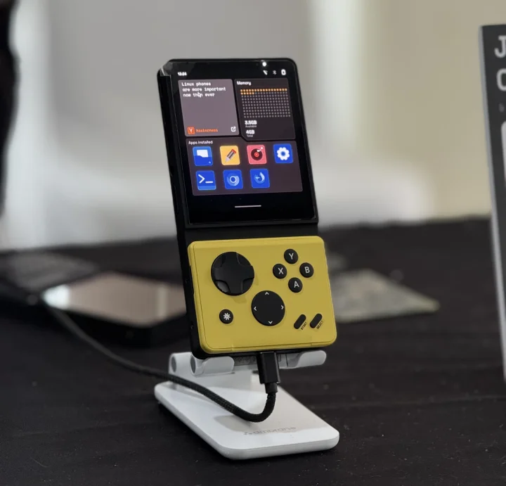 Mecha comet handlheld linux computer