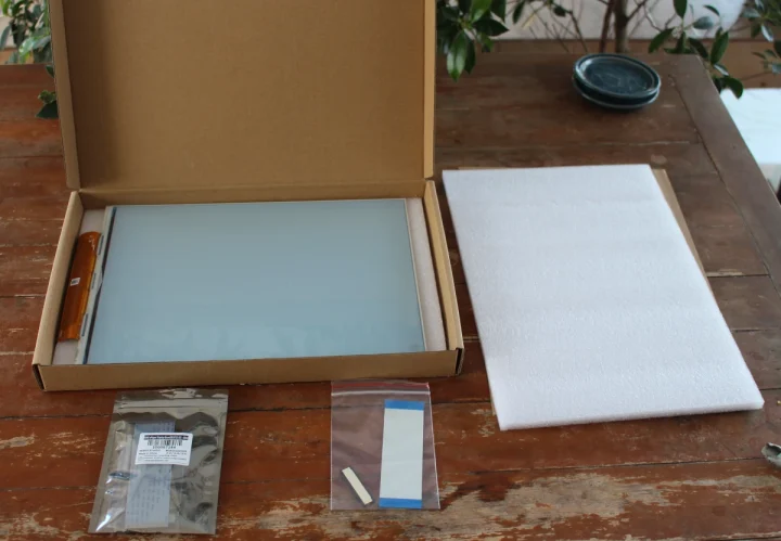 XIAO ePaper DIY Kit EE02 package