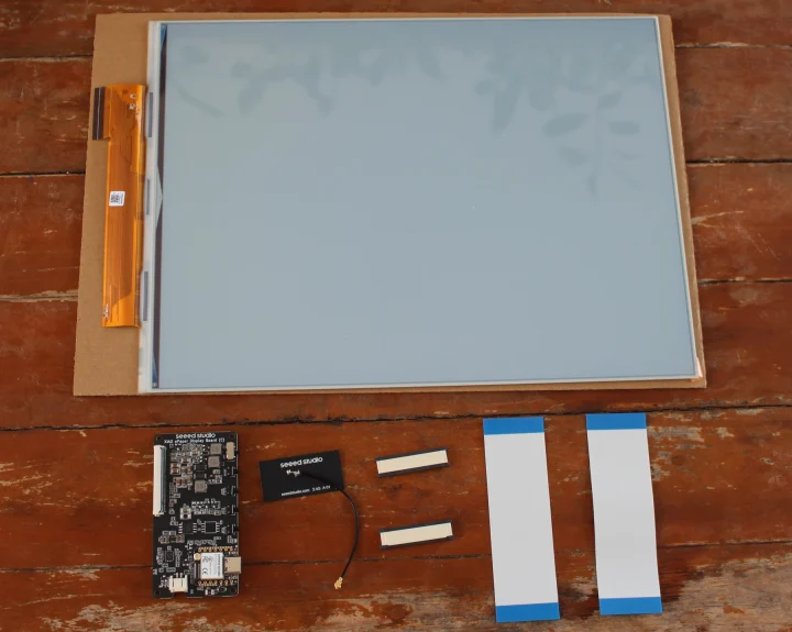 XIAO ePaper DIY Kit EE02 unboxing