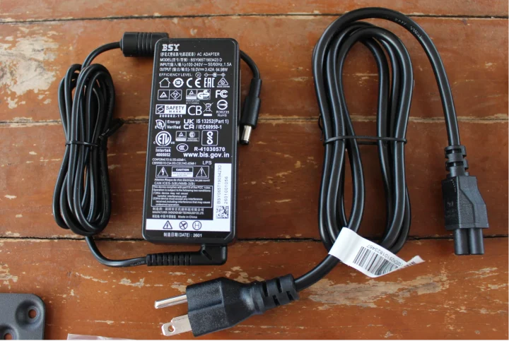 AC Adapter 19.0V AC Adapter 19.0V