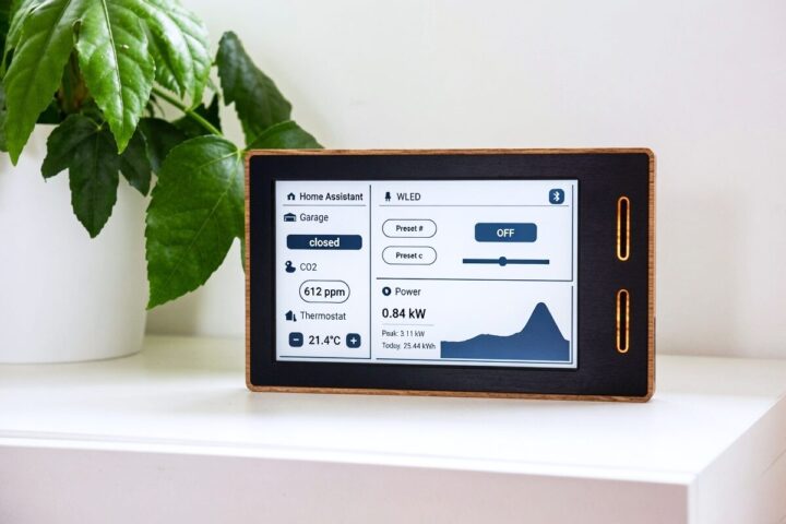 EKOS A Programmable Open Source ePaper Hub in Solid Oak EKOS A Programmable Open Source ePaper Hub in Solid Oak
