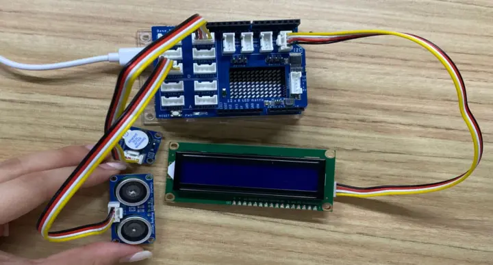 Arduino UNO R4 Ultrasonic Buzzer Arduino UNO R4 Ultrasonic Buzzer