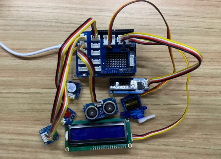 Arduino UNO R4 Ultrasonic buzzer LCD servo. Arduino UNO R4 Ultrasonic buzzer LCD servo.