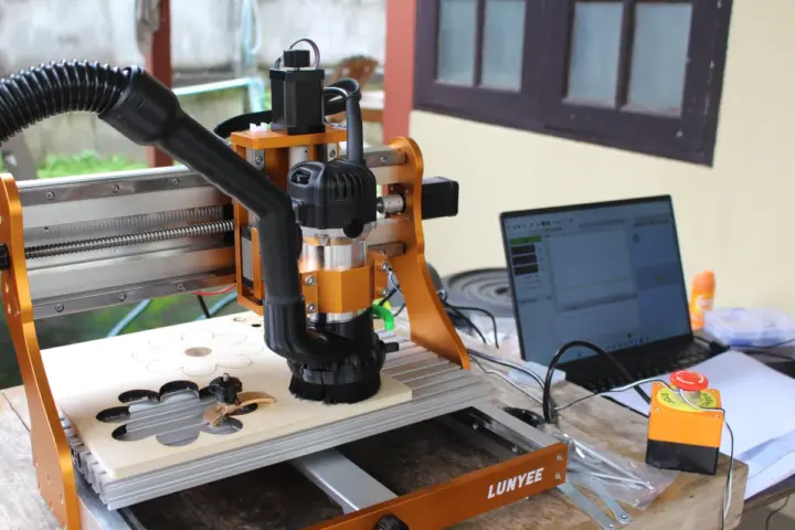 LUNYEE 3020 Nova engraving