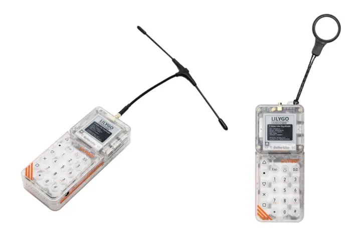 T-Echo Lite Kit พร้อมเสาอากาศ LoRa (ซ้าย) และสายคล้องคอ (ขวา)