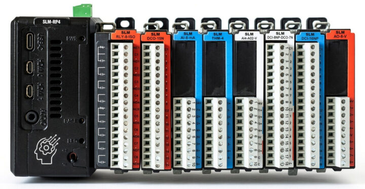 คอนโทรลเลอร์อุตสาหกรรม Synergy Logic SLM RP4 พร้อมโมดูล I/O 8 โมดูลเชื่อมต่อผ่านแบ็คเพลนแบบ SPI