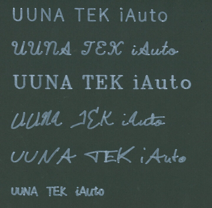 ทดสอบปากกาพู่กันอะคริลิกสีขาวบนกระดาษดำ 110 แกรม